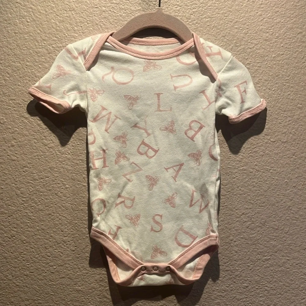 Burt’s Bees Baby Girl’s Onesie Alphabet Bee Size 3-6 Months Cotton - Picture 2 of 8